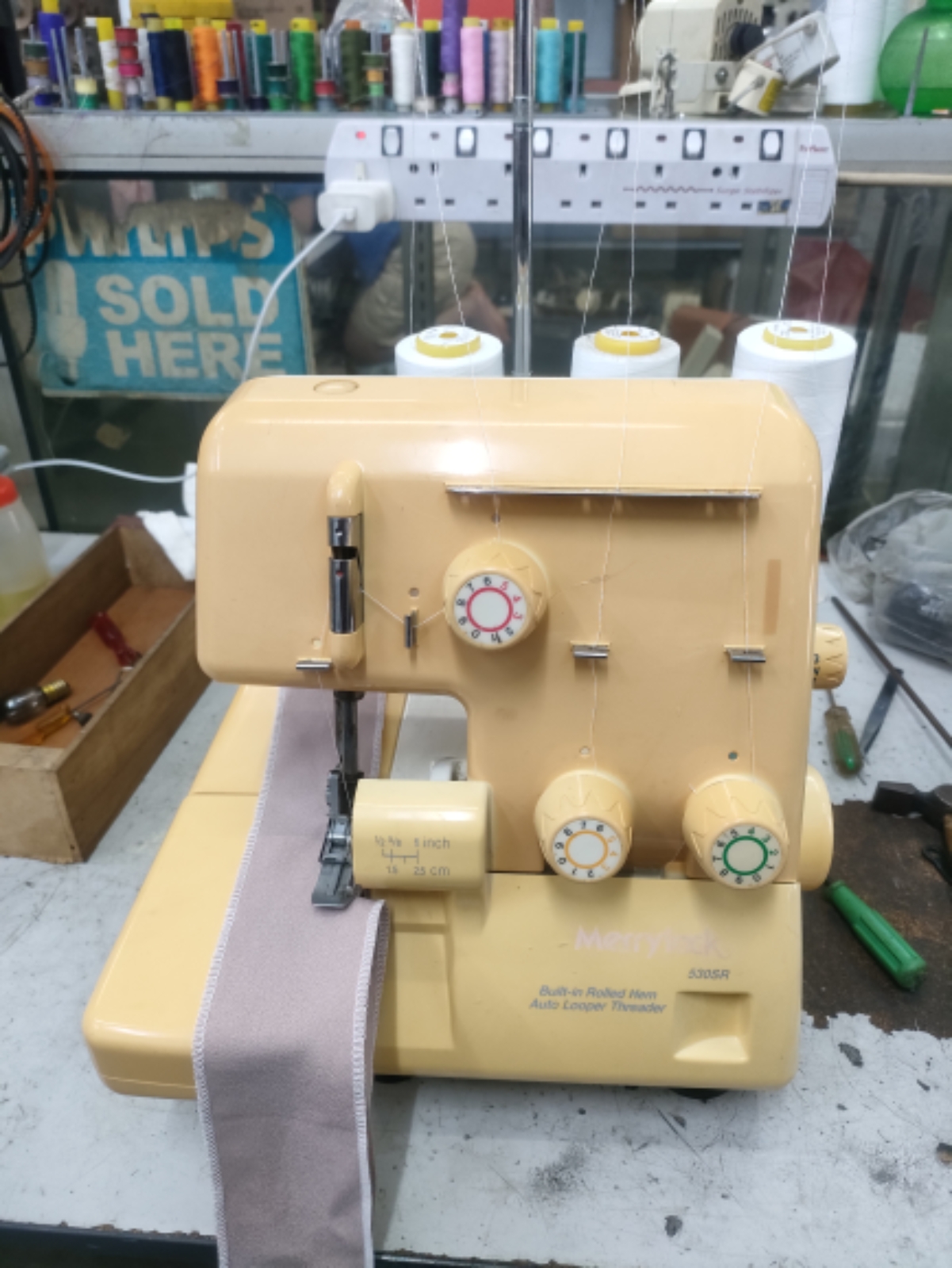 MERRYLOCK OVERLOCK SEWING MACHINE MERRYLOCK OVERLOCK SEWING MACHINE