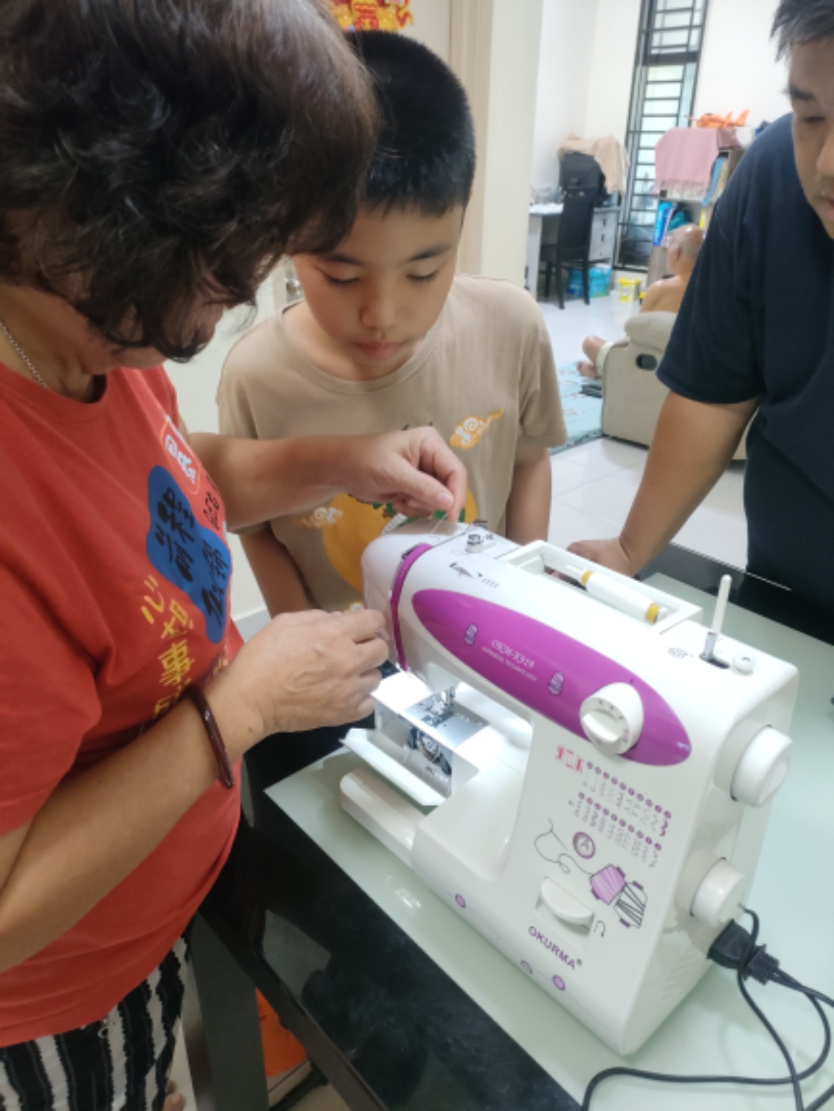 OKURMA PORTABLE ZIE ZIG SEWING MACHINE OKURMA PORTABLE ZIE ZIG SEWING MACHINE