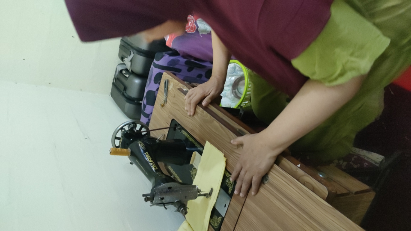 DELIVERY SEWING MACHINE DELIVERY SEWING MACHINE