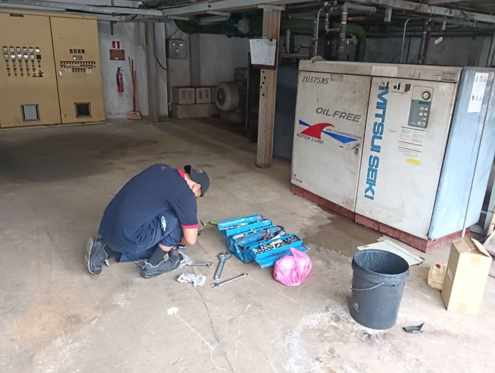 Service 50 HP Mitsui Seiki Oil Free Air Compressor ZU375AS