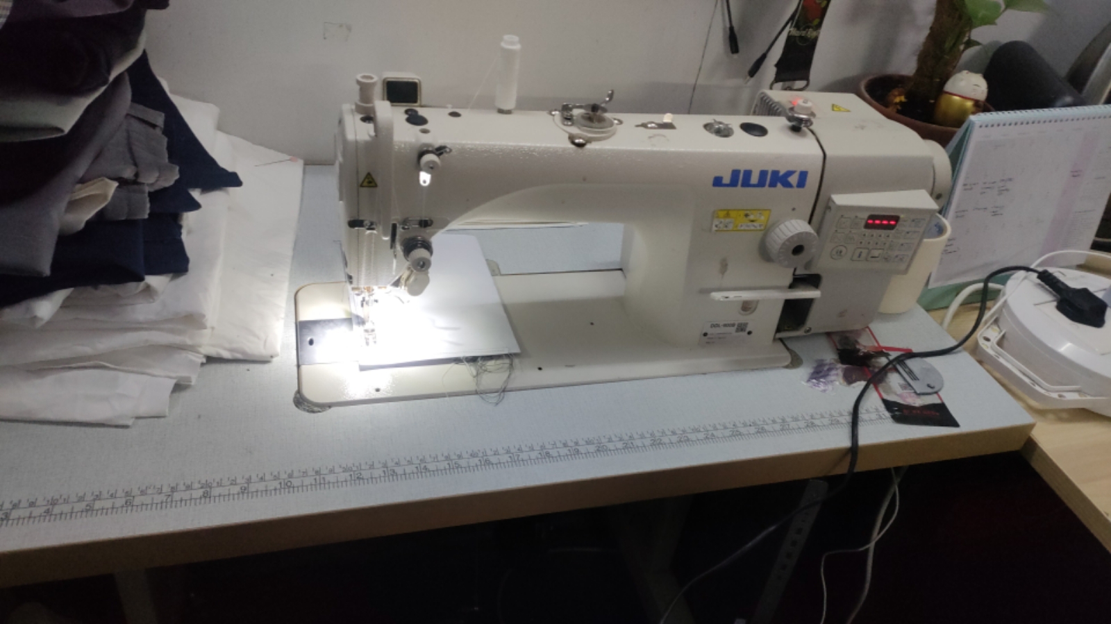 JUKI HI SPEED SEWING MACHINE JUKI HI SPEED SEWING MACHINE