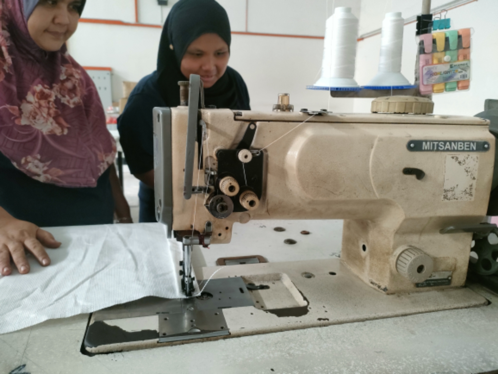 JOB REPAIR SEVIS FOR INDUSTRIAL WORKING FOOT SEWING MACHINE JOB REPAIR SEVIS FOR INDUSTRIAL WORKING FOOT SEWING MACHINE