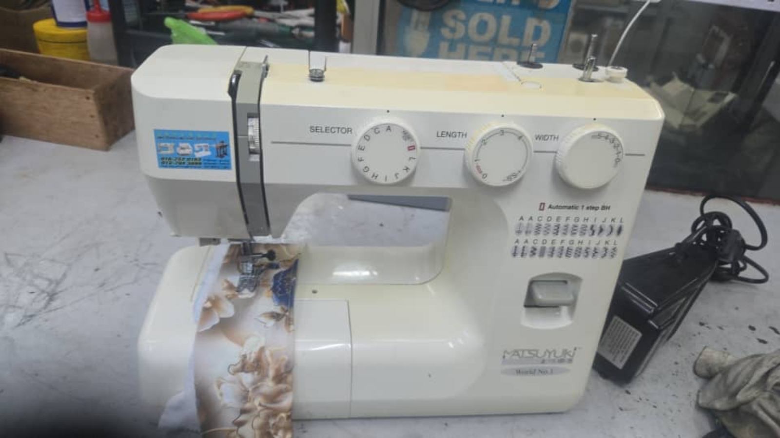 SECOND HAND SEWING MACHINE
