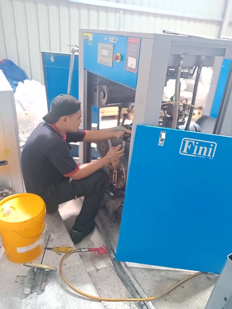 Service 30 HP Fini Air Compressor 