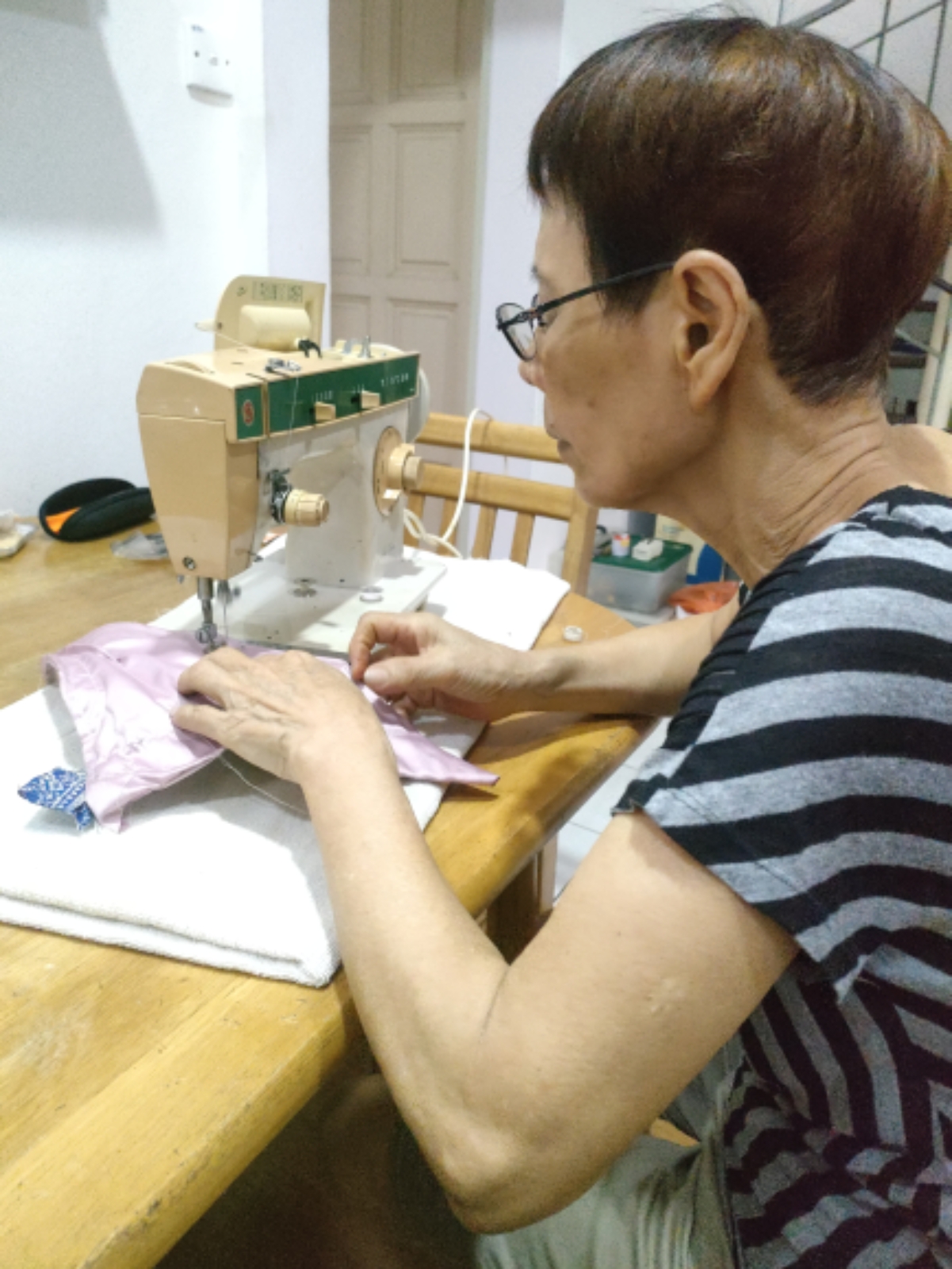 SINGER SEWING MACHINE