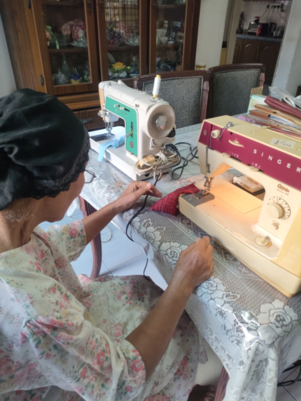 SINGER SEWING MACHINE