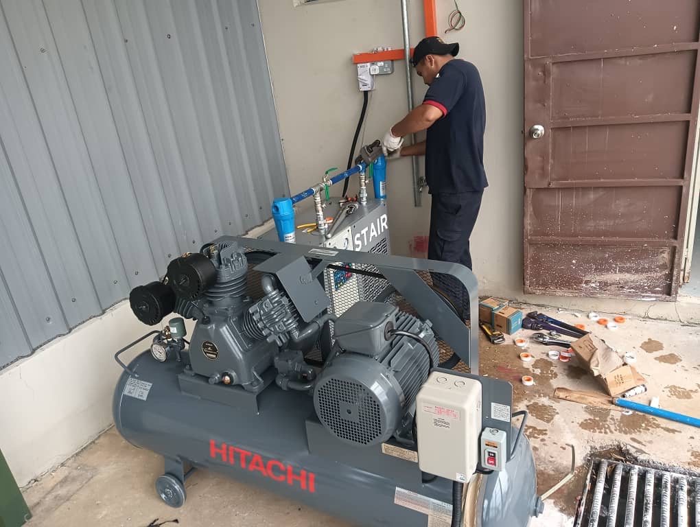 GI Pipe Installation Hitachi Air Compressor System 