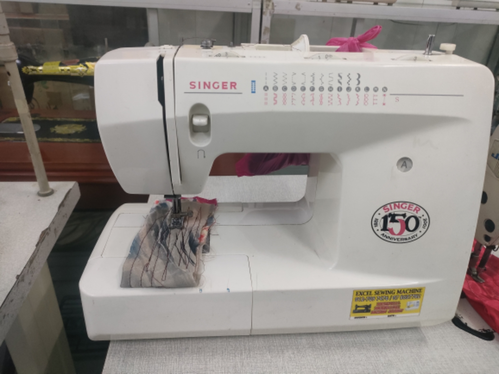SINGER PORTABLE SEWING MACHINE