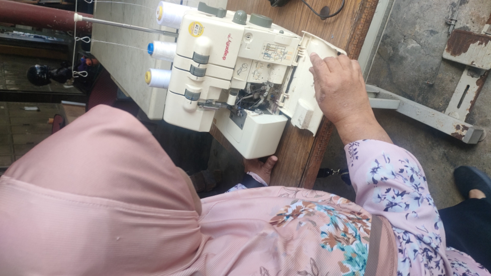 PORTABLE OVERLOCK SEWING MACHINE