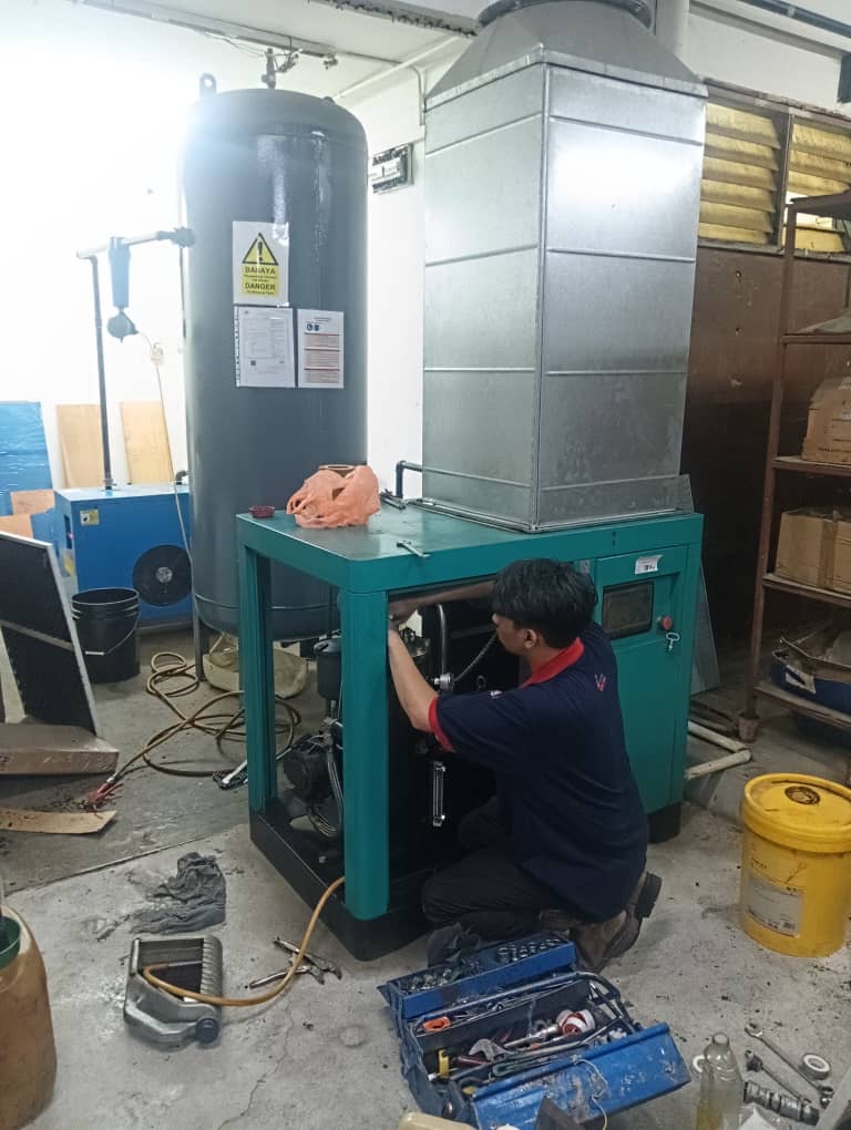 Service 20 HP Screw Compressor 