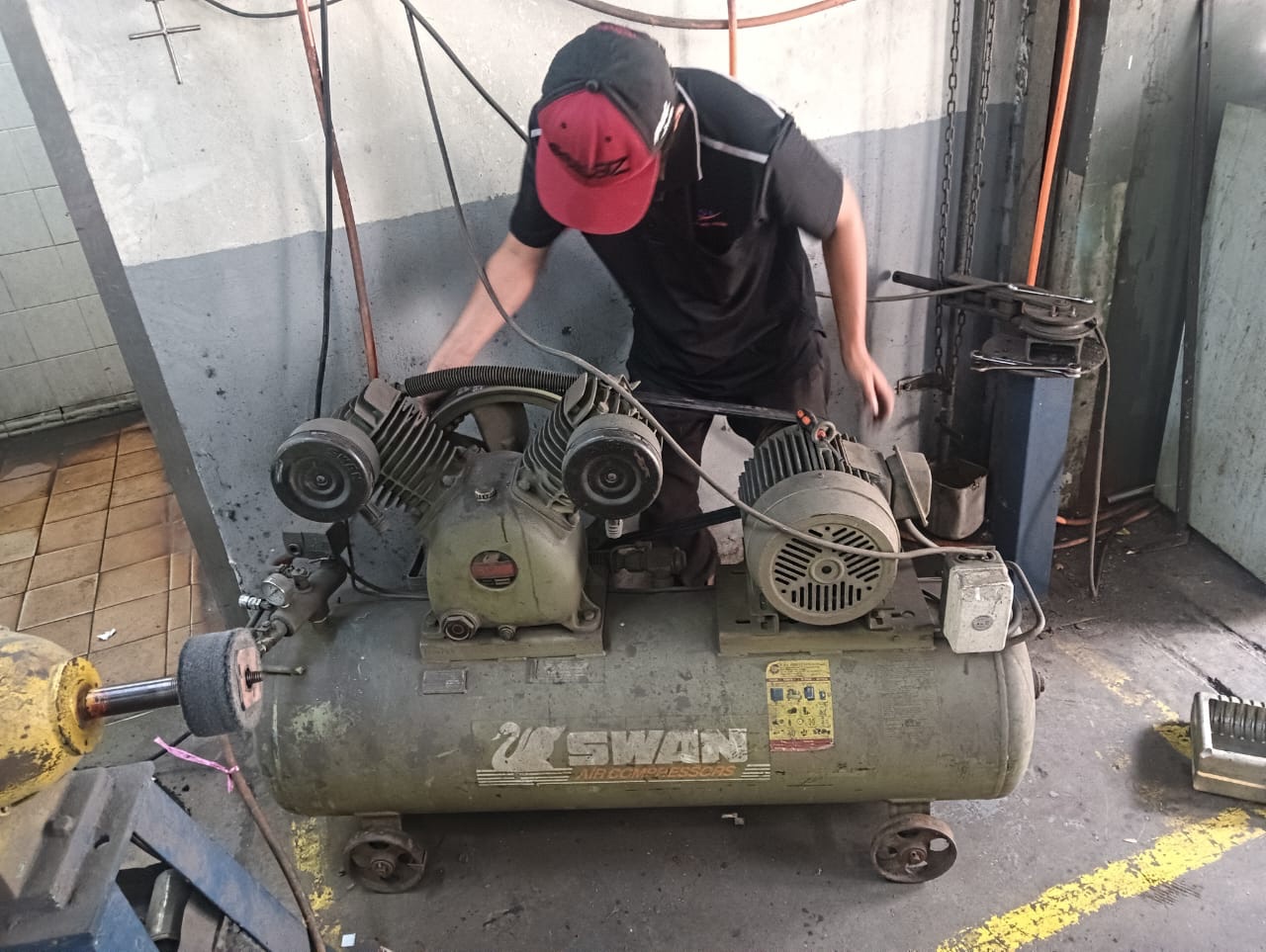 Service 5 HP Swan Air Compressor SVP-205