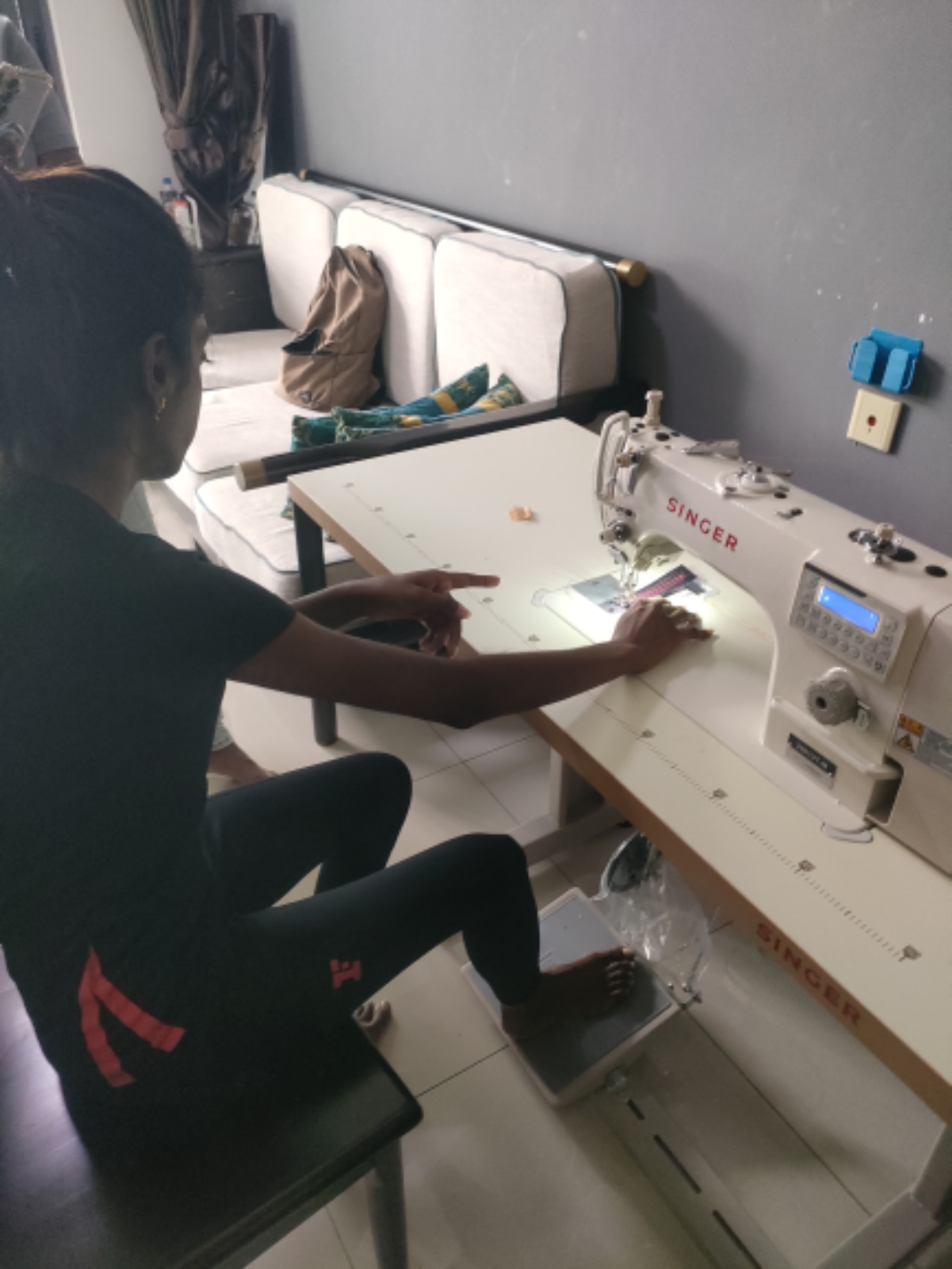 DELIVERY SEWING MACHINE