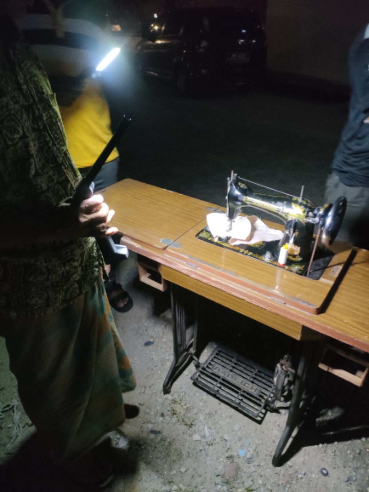 SECOND HAND ANTIQUE SEWING MACHINE