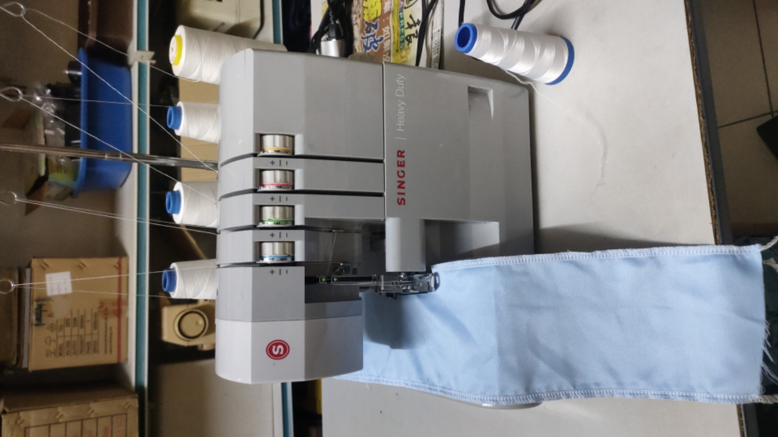 SINGER PORTABLE OVERLOCK SEWING MACHINE
