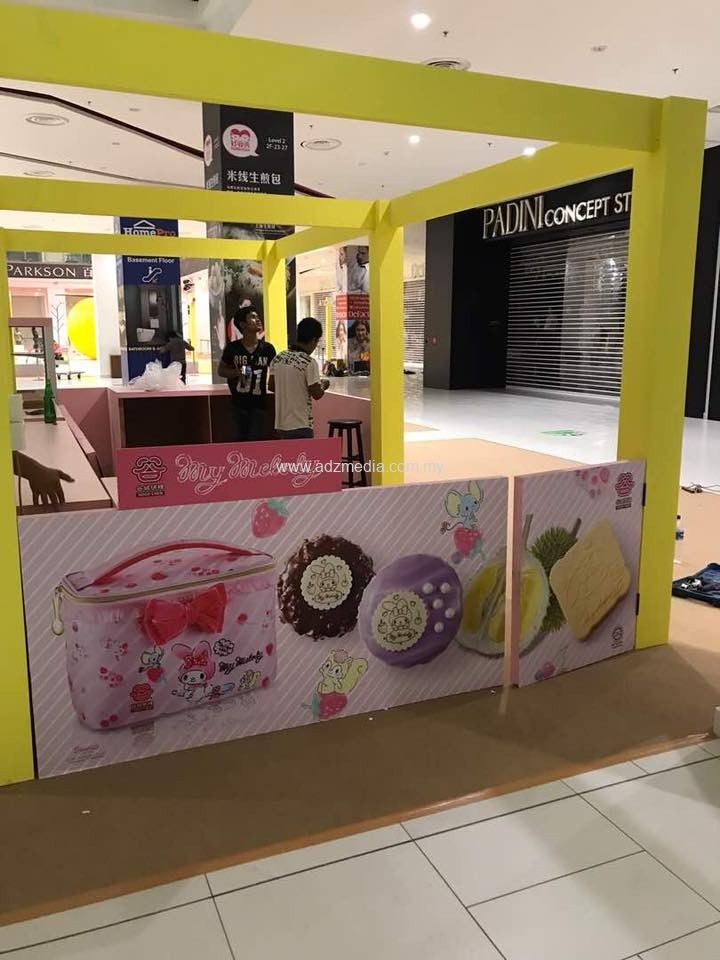 Paradigm Mall Good Chen Moon Cake Booth Set Up