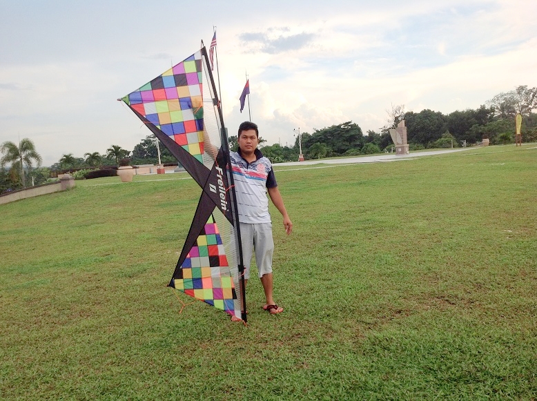 http://www.stuntkite.com.my/index.php?ws=showproducts&products_id=107577&lang=&cat=Quad%20Line%20Kites&subcat=Quad%20Kites#openproducts