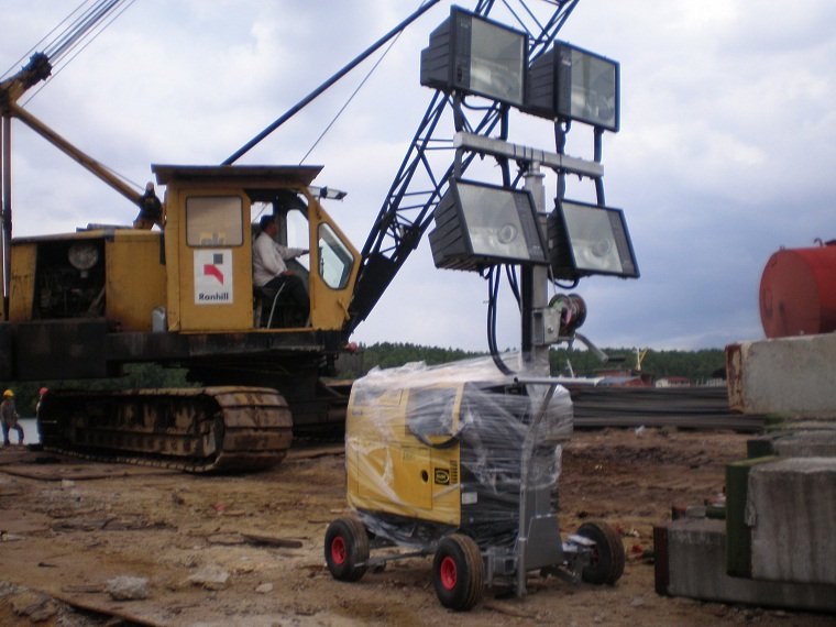 4 X 400 WATTS PORTABLE FLOOD LIGHT