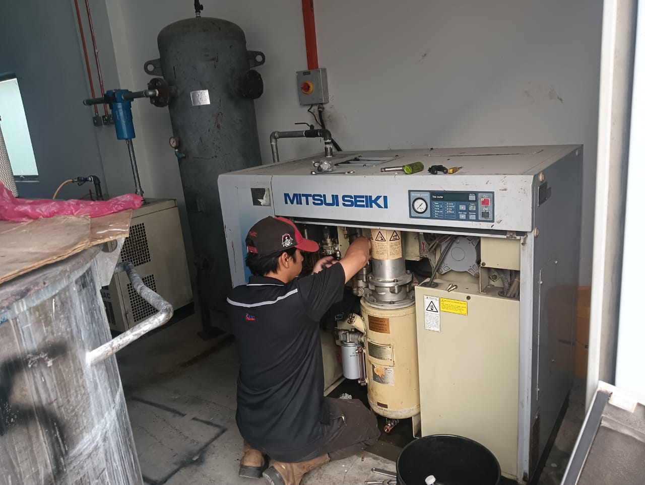 Service 30 HP Mitsui Seiki Inverter Type Air Compressor 