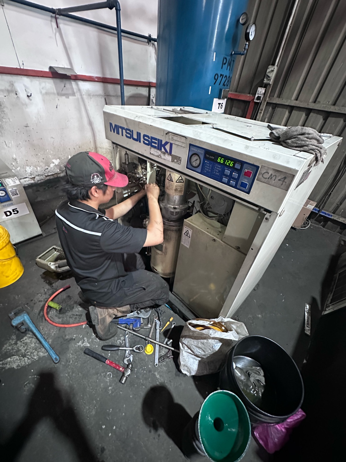 Service 30 HP Mitsui Seiki Air Compressor 