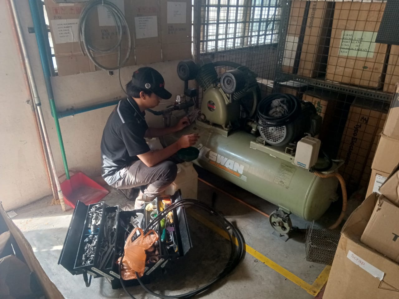 Service 5 HP Swan Air Compressor SVP-205