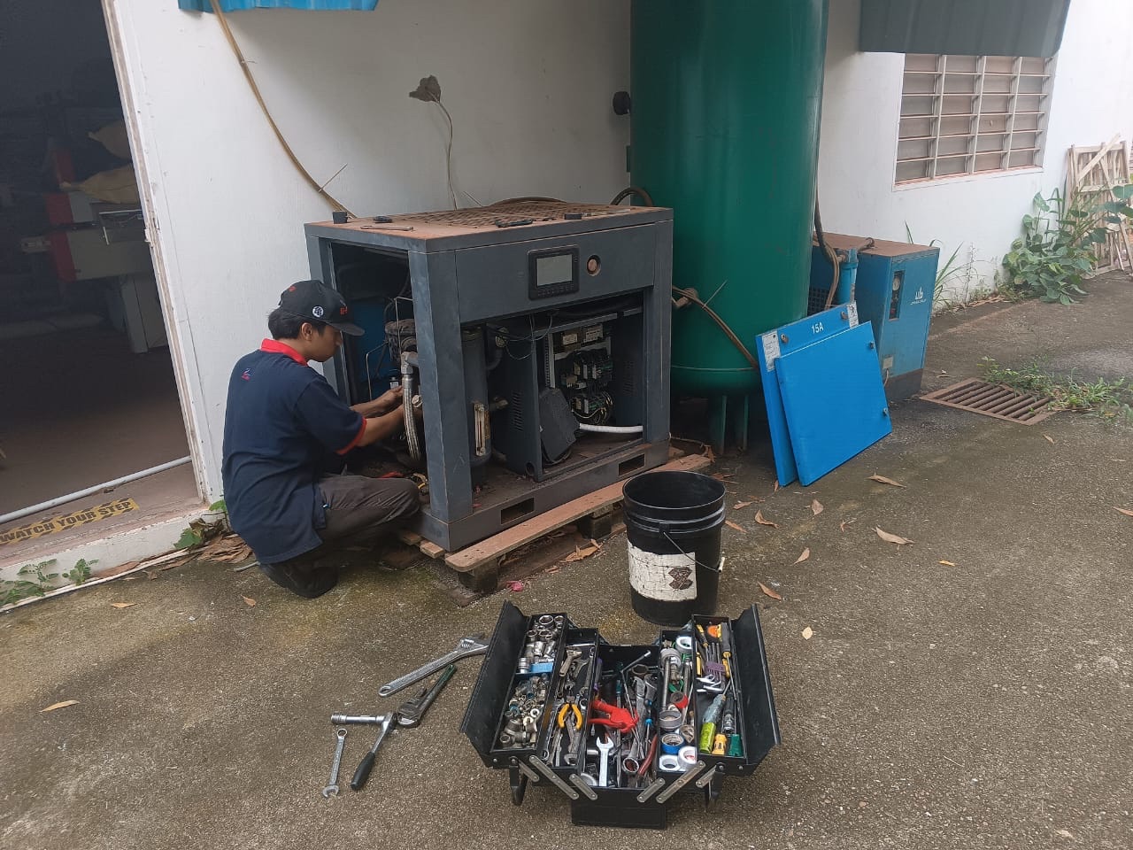 Service And Repair 15 HP Sorem Inverter Type Air Compressor 