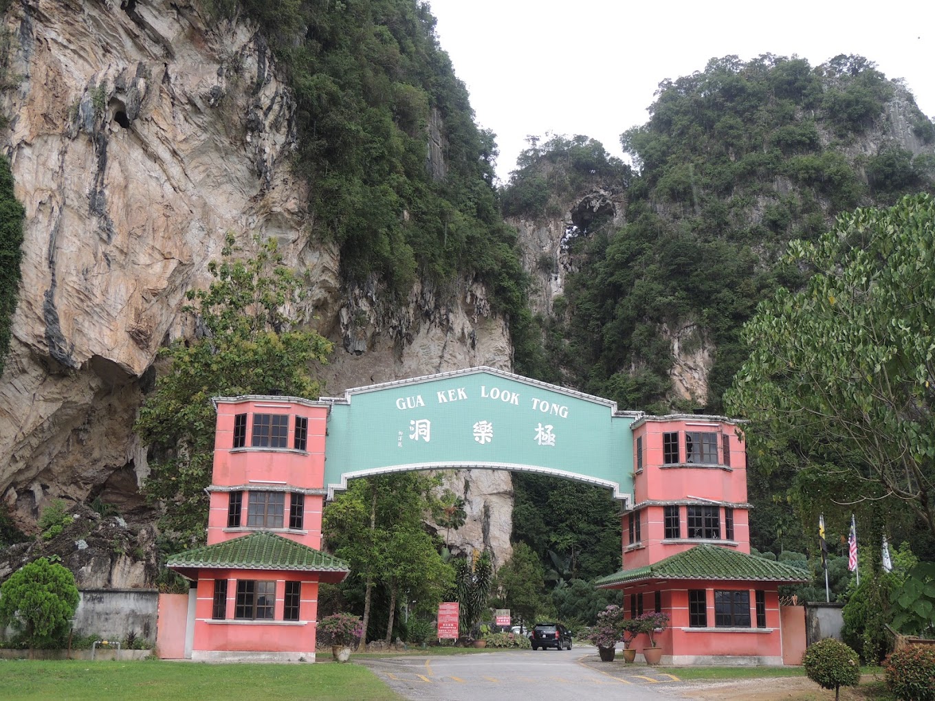 Kek Lok Tong Cave Temple - Limestone Temple in Ipoh