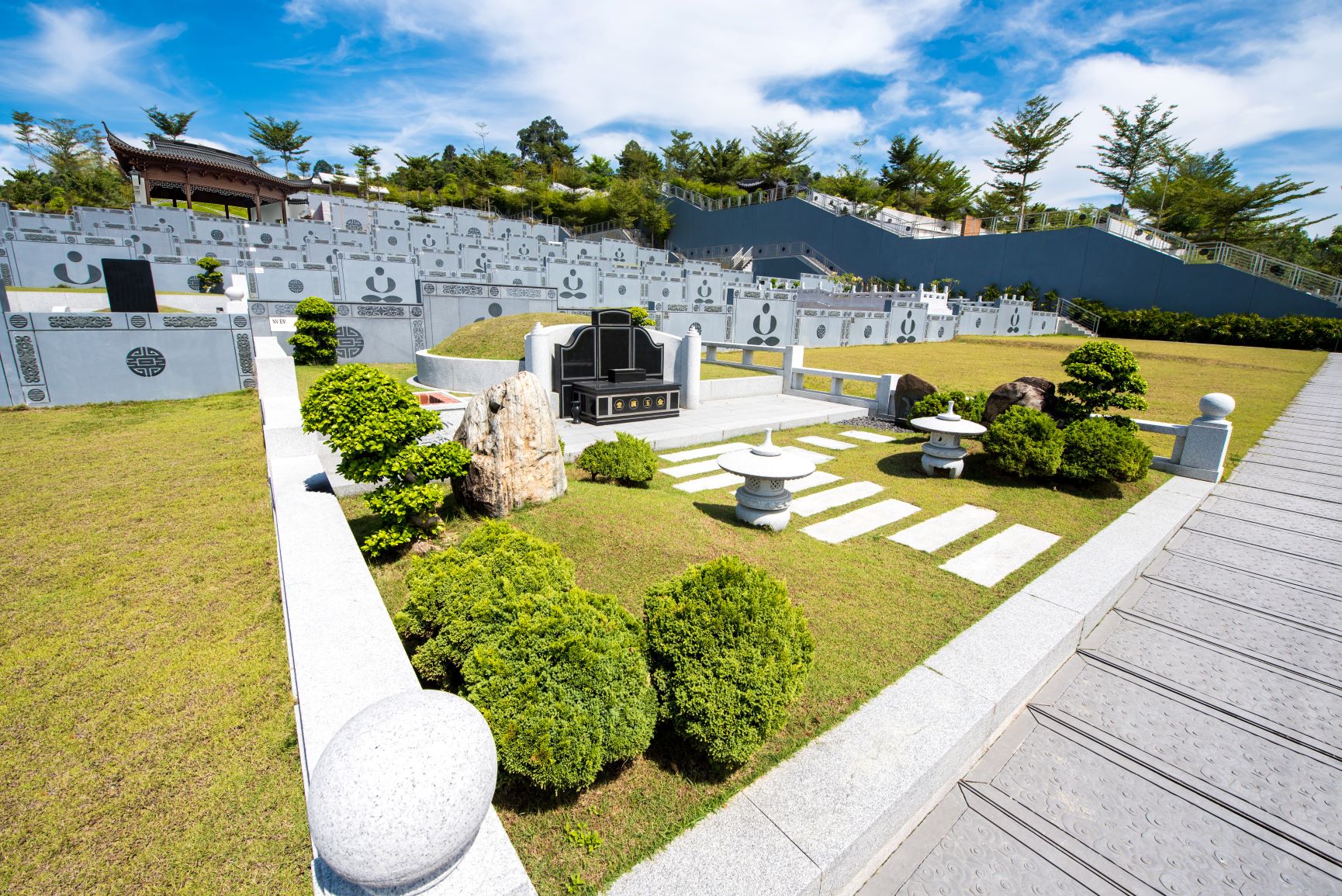 Memorial park internal garden and landscaping environment