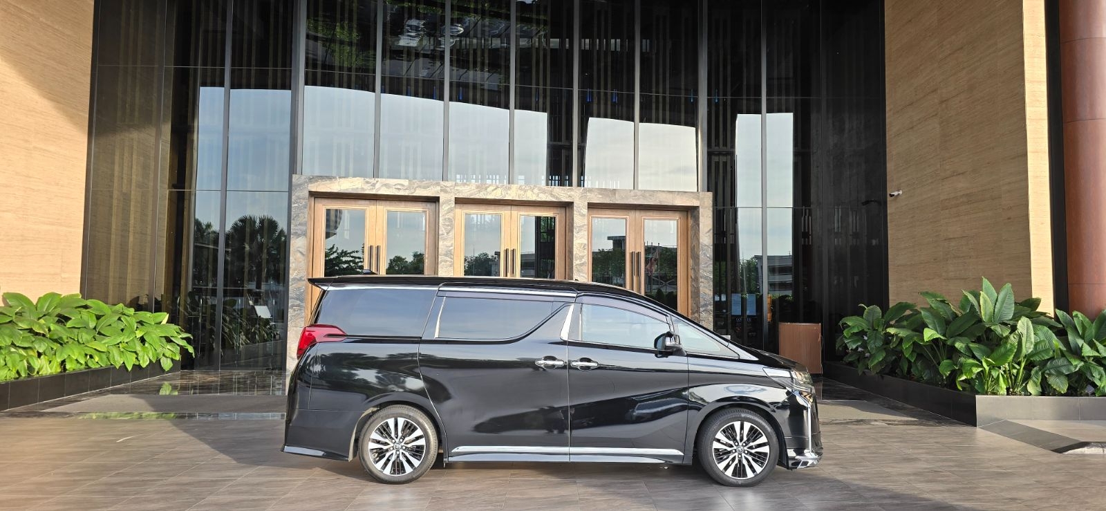 Affordable Chauffeur Service KL | Reliable Private Driver & KLIA Airport Transfer – VMAX Transport