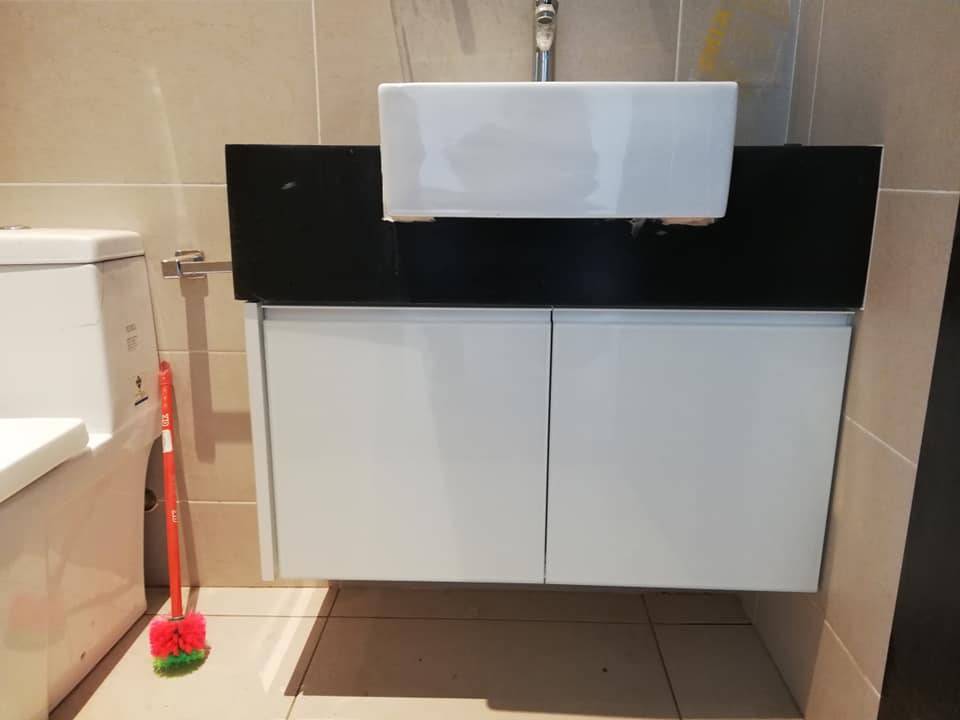 Aluminum bathroom cabinet KL Selangor residential installation with neat alignment