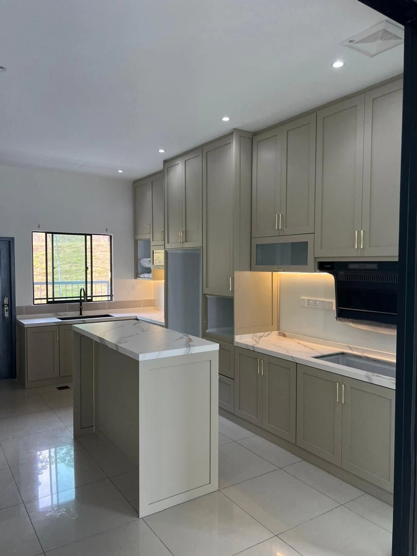 Aluminum cabinet KL residential installation neat alignment