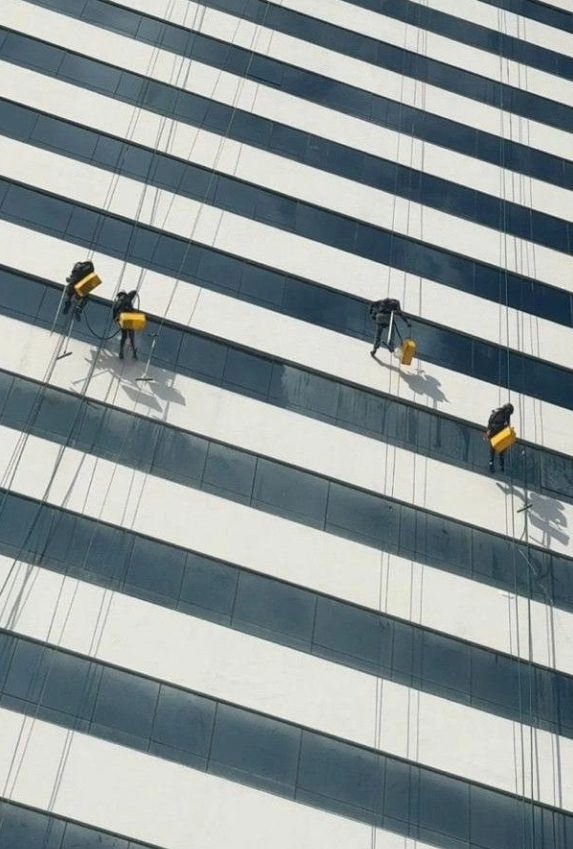 Commercial cleaning and maintenance support for mall or building common area