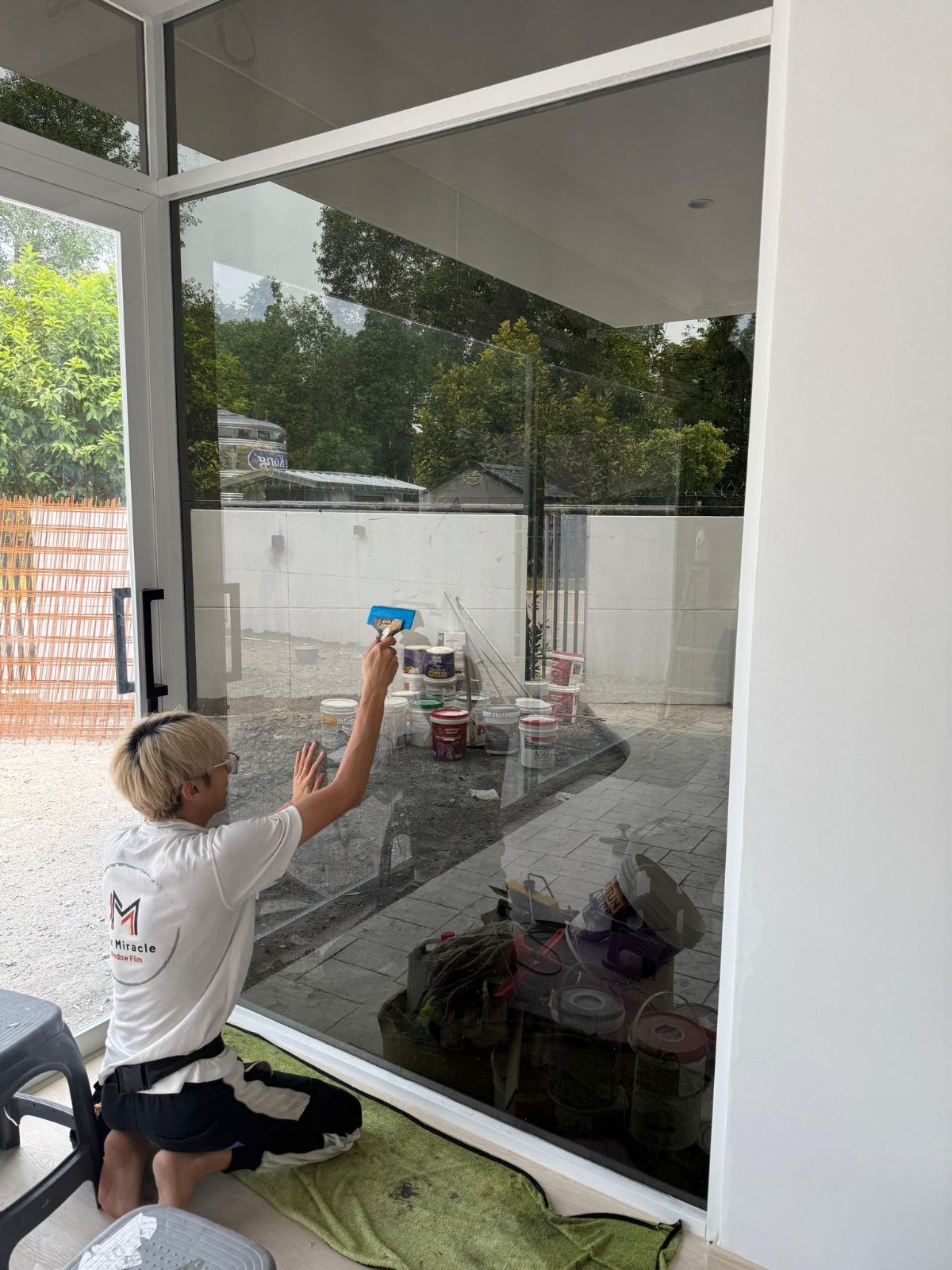 Office window tint for commercial heat reduction