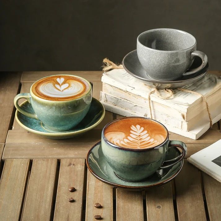 How Glassware Influences Beverage Presentation in Cafés