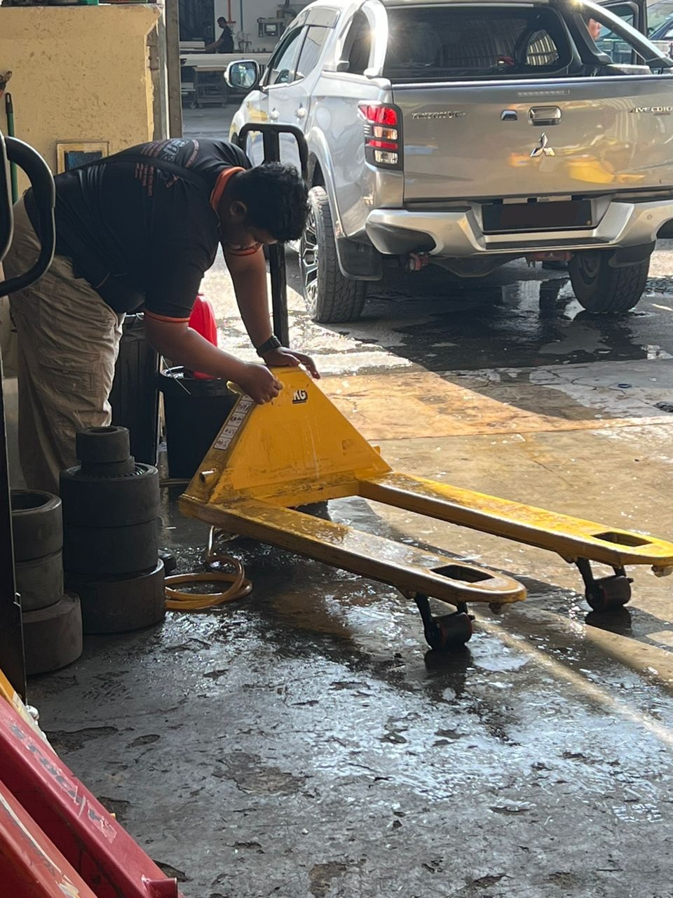 CLEANING HAND PALLET TRUCK 