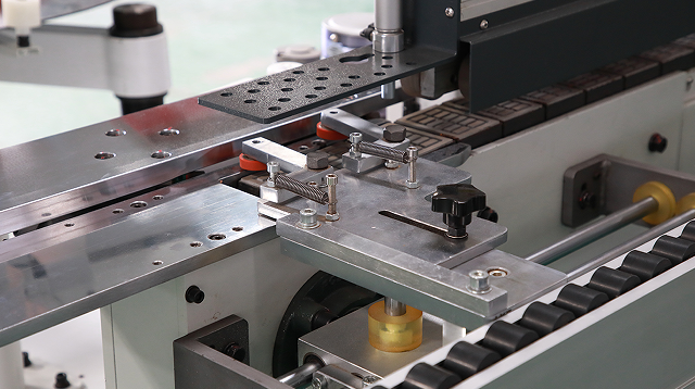 Small board feeding aid